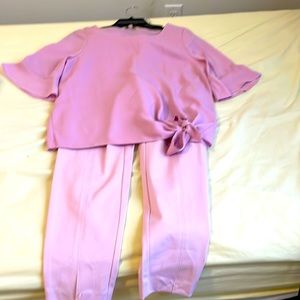 A chiffon blouse and pantalon